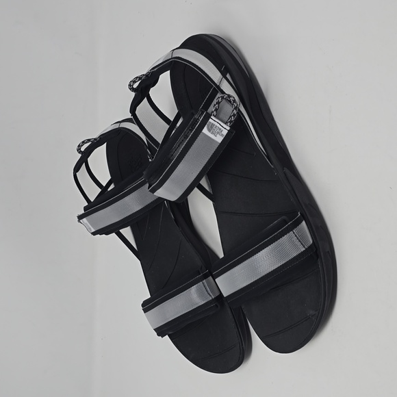 The North Face Skeena Sport Men\'s Black/Grey Sandals Size 11